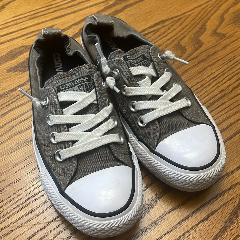Converse women’s size 6 shoe. Charcoal gray. Used but good condition